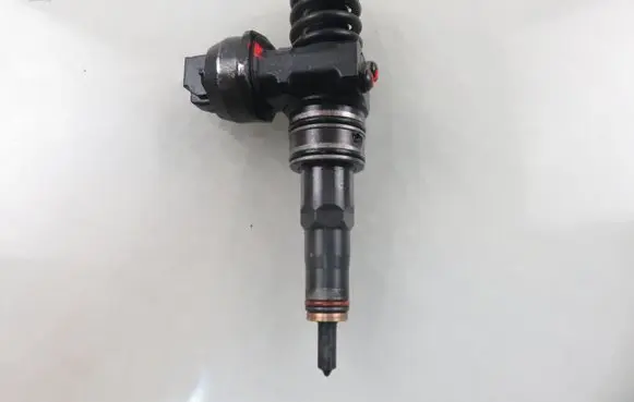 Volkswagen Golf IV Fuel injector 0414720035 045130073T