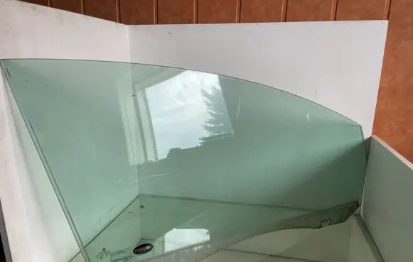 Volkswagen Golf Plus Front door window glass four-door 43R001025 E000232