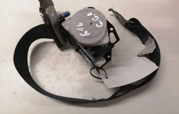 Middle seatbelt (rear)