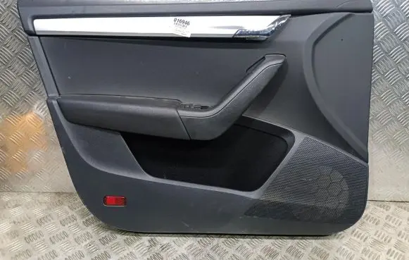 Skoda Octavia Mk3 (5E) Other front door trim element