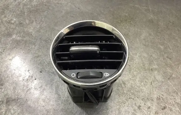 Peugeot 308 Dash center air vent grill Y05190 305038 9658515377