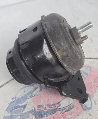 Toyota Land Cruiser (J120) Engine mount bracket 