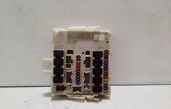 Nissan Pathfinder R51 Fuse module 284B6EB300
