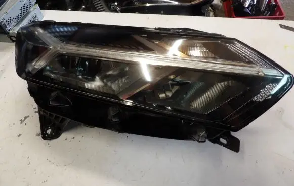 Dacia Jogger Headlight/headlamp 260101940R