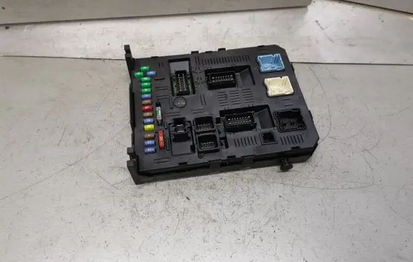 Citroen C5 Fuse module 9660105680