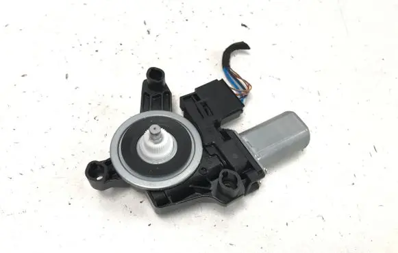 BMW 2 Active Tourer U06 Front door window regulator motor 5A75082