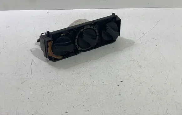 Volkswagen PASSAT B4 Climate control unit 357819045