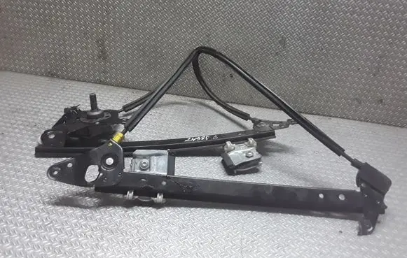 Rear door manual window regulator