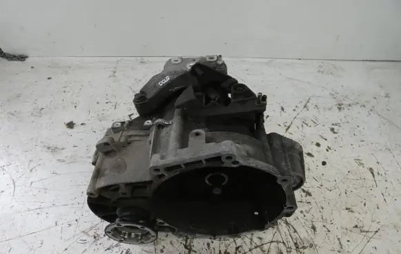 Volkswagen PASSAT B7 Manual 6 speed gearbox KXX