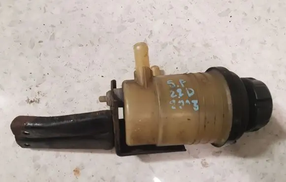 Hyundai Santa Fe Brake fluid reservoir 
