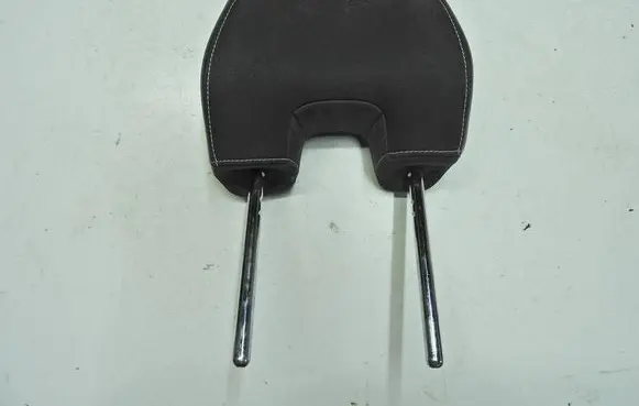 Volvo V40 Front seat headrest 