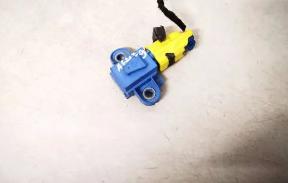 Volkswagen Golf V Airbag deployment crash/impact sensor 1k0955557a