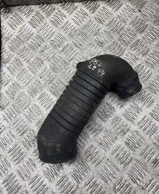 Volkswagen PASSAT B6 Intercooler hose/pipe 8D0129615