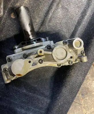Mercedes-Benz CL C216 Oil pump a1561802401 m156