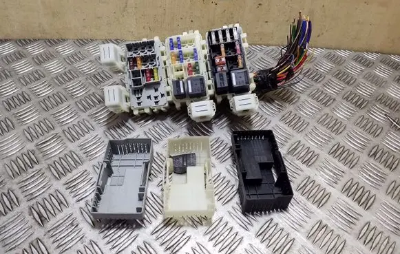 Ford Mondeo MK IV Fuse module BS7T14K131CA BS7T14K131BA BS7T14K131AA