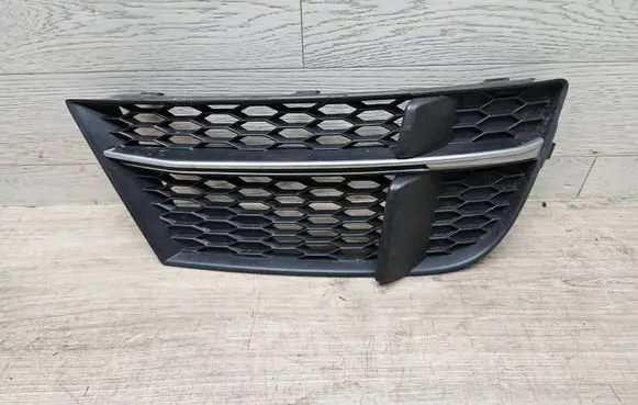 Audi A3 S3 8V Front bumper lower grill 8V3807682Q