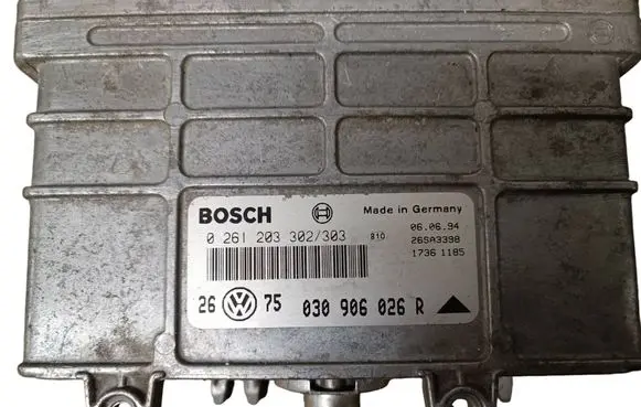Volkswagen Golf III Engine control unit/module 030906026R 0281203302