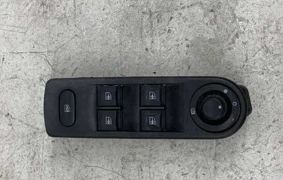 Renault Captur Electric window control switch