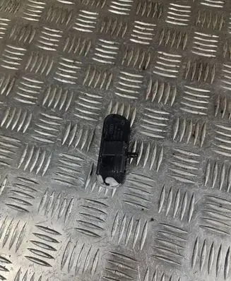 Audi Q3 8U Windshield washer spray nozzle 8U0955987A 111110B
