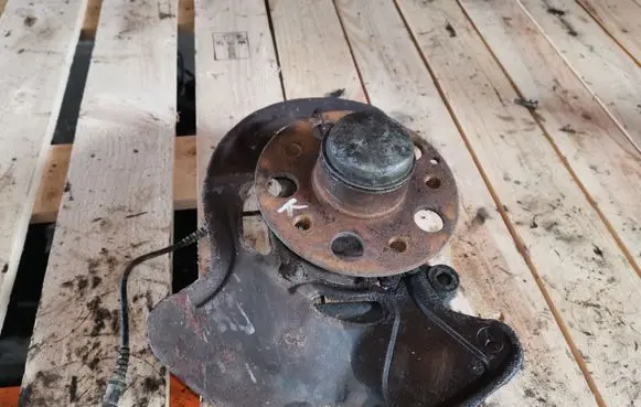 Mercedes-Benz CLK A209 C209 Front wheel hub