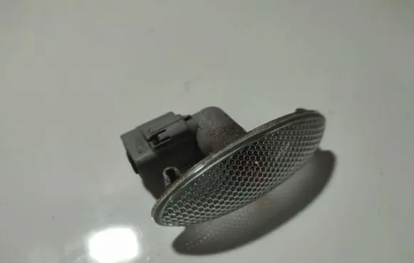 Front fender indicator light