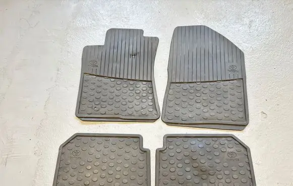 Toyota Avensis T250 Car floor mat set 