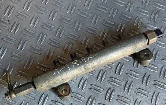 Nissan X-Trail T30 Fuel main line pipe 6070