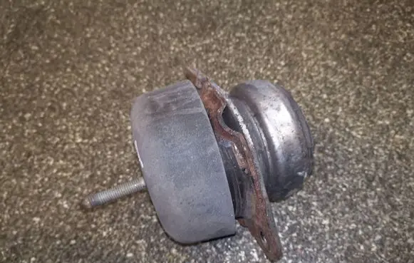Ford Mustang V Engine mount bracket