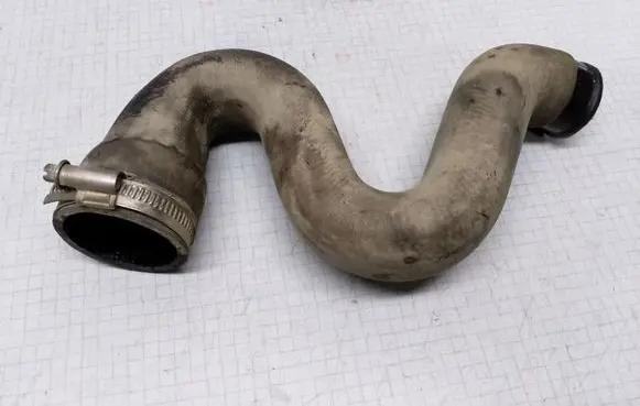 Volkswagen PASSAT B5.5 Engine coolant pipe/hose