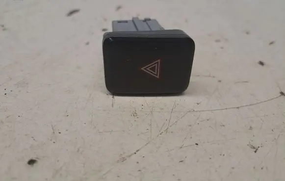 Toyota Auris E180 Other switches/knobs/shifts 8433202180