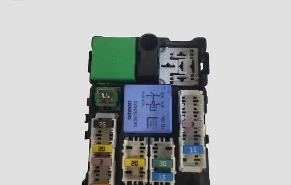 Peugeot 508 Fuse module 9665492680