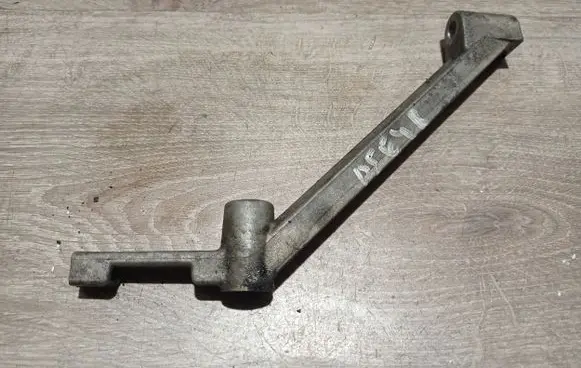 Volvo S60 Power steering pump mounting bracket 