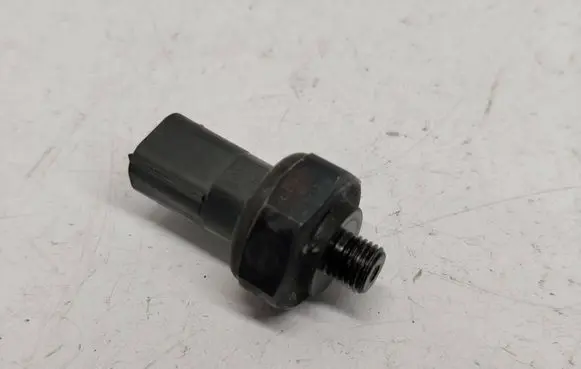 BMW 7 F01 F02 F03 F04 Air conditioning (A/C) pressure sensor 9141958