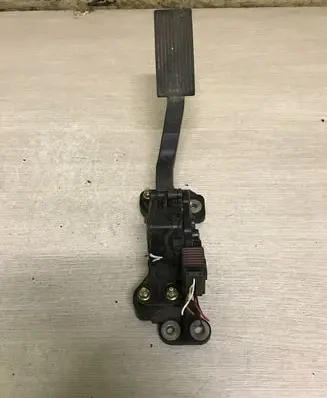 Nissan Pathfinder R51 Accelerator throttle pedal 18002EB400
