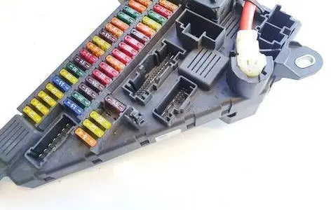 BMW 5 E60 E61 Fuse box set 690661805 51895604