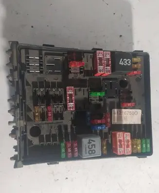 Volkswagen Golf V Fuse module 1K0937124K