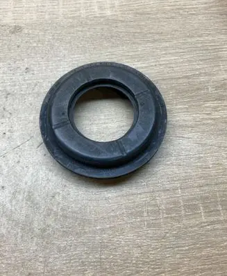 Volkswagen Golf V Oil filler cap 038133287C