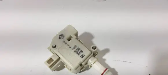 Volkswagen Phaeton Central locking motor 1C0810773 3B0959782