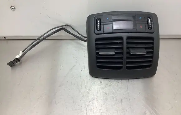 Mercedes-Benz E W211 Rear air vent grill 2118300554 B164205