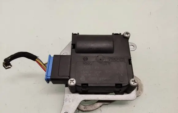 Audi A8 S8 D3 4E Air flap motor/actuator 0132801369