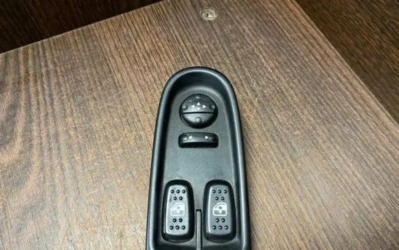 Iveco Daily 4th gen Electric window control switch 5801304491
