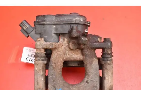 Mazda CX-3 Rear brake caliper 32355597
