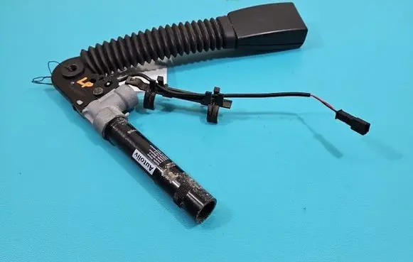 BMW 7 F01 F02 F03 F04 Front seatbelt 615796400B IMPRK1518607