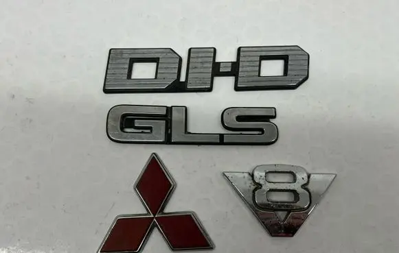 Mitsubishi Pajero Manufacturer badge logo/emblem 