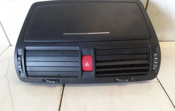 Skoda Octavia Mk2 (1Z) Dash center air vent grill 1Z0820951