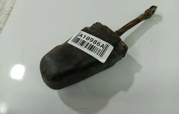 Volkswagen PASSAT B4 Rear door check strap stopper 3A0837323