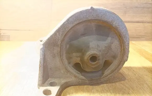 Mercedes-Benz Sprinter W901 W902 W903 W904 Engine mount bracket 721250
