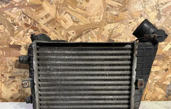 Audi A6 S6 C4 4A Intercooler air channel guide 4A0145805K