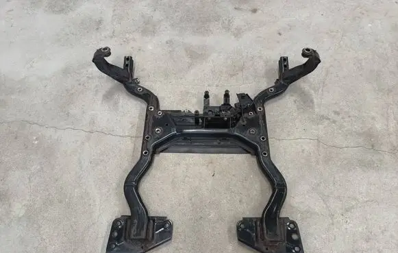 Mini One - Cooper R50 - 53 Front subframe 6759179 6763721 6757608