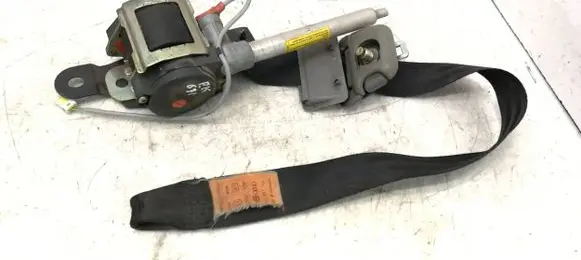 Volkswagen Golf III Front seatbelt 1H3857706
